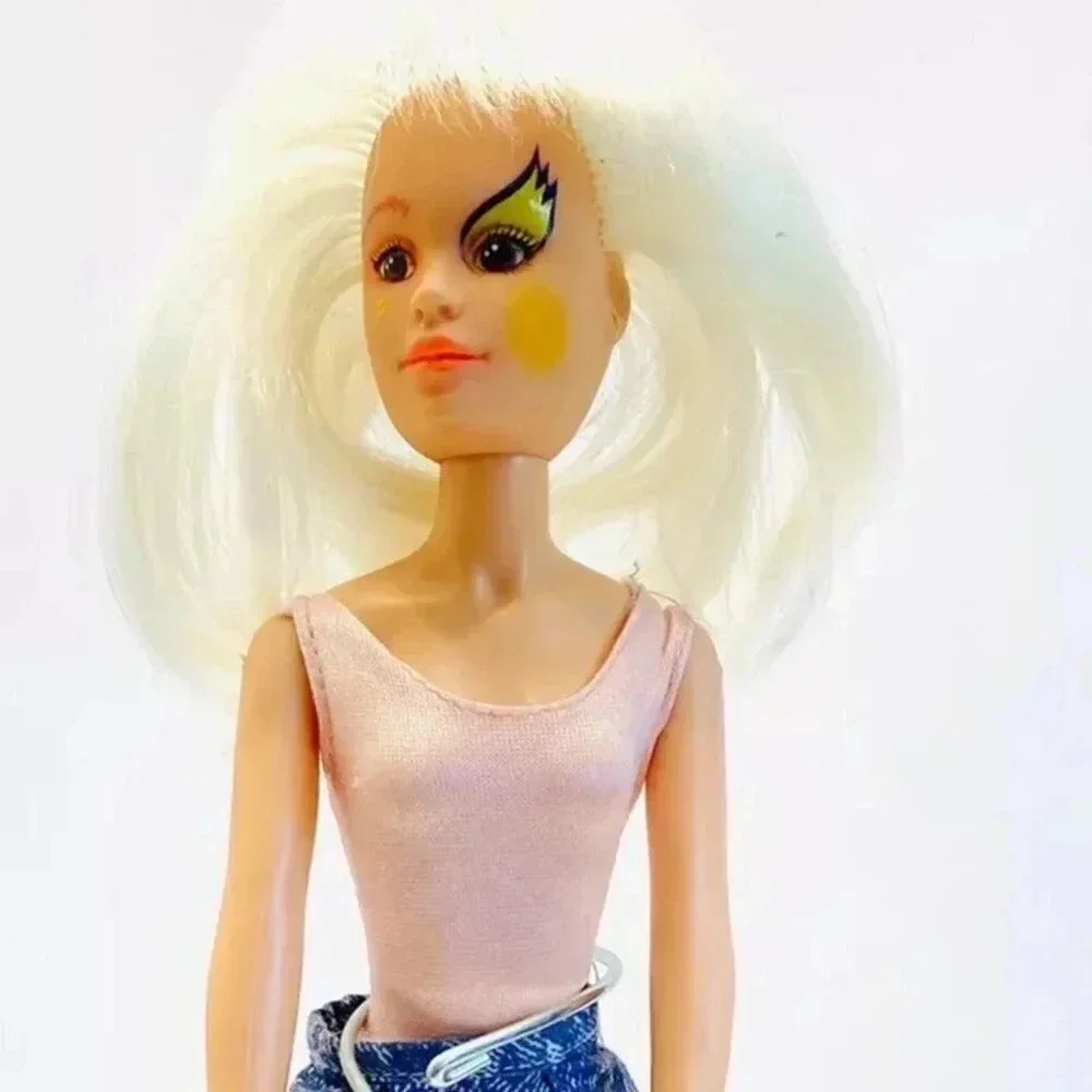 HASBRO Doll Blonde Hair Articulated Wrist Twist-N-Turn 2 Piece Outfit 12